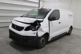 krockskadad bil auto Peugeot Expert  2023/8