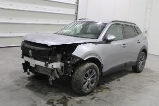 damaged passenger cars Peugeot 2008  2022/2