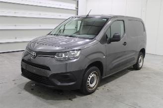 damaged passenger cars Toyota ProAce CITY 2020/3