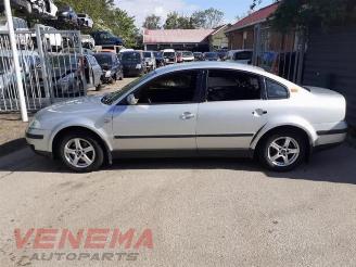 Vrakbiler auto Volkswagen Passat  2002/2