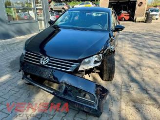 Vrakbiler auto Volkswagen Passat Passat (362), Sedan, 2010 / 2014 1.6 TDI 16V Bluemotion 2013/3
