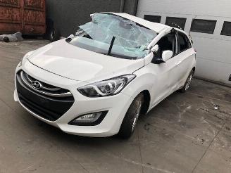 Uttjänta bilar auto Hyundai I-30  2013/1