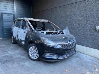 Salvage car Opel Zafira 2017 1600CC 6VIT 88KW 2017/11