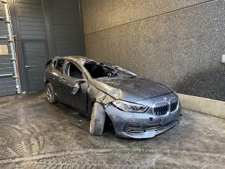 Salvage car BMW 1-serie 118i 1.5 TwinPower 12V Hatchback  Benzine 1.499cc 103kW FWD 2019-07 (7K31; 7K32) 2020/1