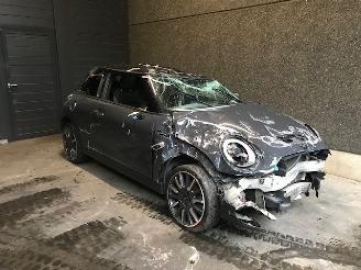 Vrakbiler auto Mini Cooper S 3-Drs (F56) Hatchback 2015 2.0 16V Cooper S Hatchback 2Dr Benzine 1.998cc 141kW (192pk) FWD 2015/10
