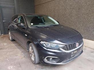 Salvage car Fiat Tipo Tipo (356H/357H), Hatchback, 2016 1.6 D Multijet II 16V 2016/11