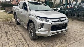 Salvage car Mitsubishi L-200 L-200, Pick-up, 2014 2.2 DI-D 4WD 2020/10