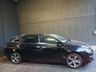 Peugeot 308 308 SW (L4/L9/LC/LJ/LR), Combi 5-drs, 2014 / 2021 1.2 12V e-THP PureTech 110 picture 4