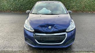 Peugeot 208  picture 2