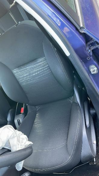 Peugeot 208  picture 15