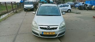 krockskadad bil auto Opel Zafira  2006/6