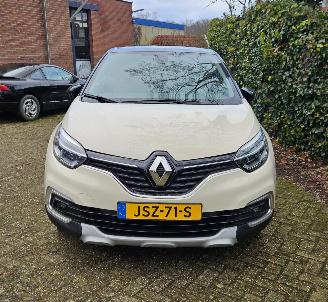 krockskadad bil auto Renault Captur Geen schade Captur Intens 1.3  tce automaat 69dkm 2019/6