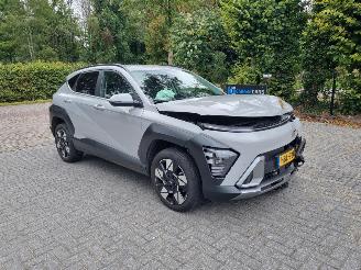 krockskadad bil auto Hyundai Kona Hybrid Led Navi Stoelverw 2025/2