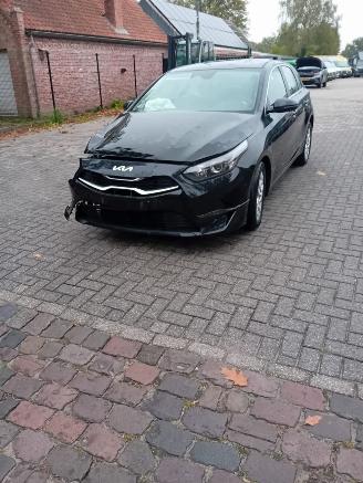 Unfallwagen Kia Ceed 1.0 TGDI Aut. Navi Camera 2024/10