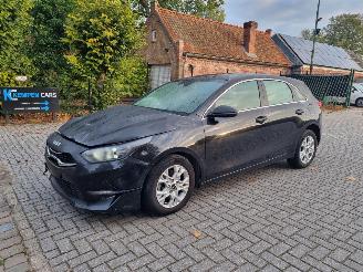 uszkodzony samochody osobowe Kia Ceed 1.0 TGDI Aut. Navi Camera 2024/10