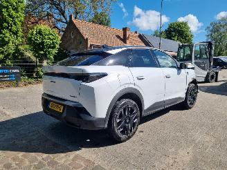 uszkodzony samochody osobowe Peugeot 3008 Hybrid 136 Aut. GT 2024/7