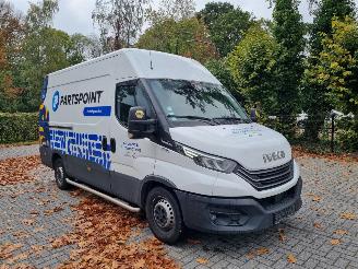krockskadad bil bedrijf Iveco Daily 35-140 Hi-Matic Airco Navi 2022/2