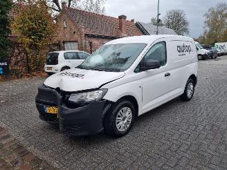 krockskadad bil auto Volkswagen Caddy 2.0 TDI 75KW Airco 2024/11