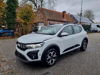 Damaged car Dacia Sandero Stepway 1.0 TCE Navi Airco Camera 2024/7