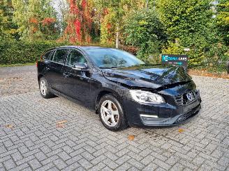 krockskadad bil auto Volvo V-60 D2 2.0 88KW Airco Navi 2017/2