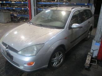 Coche siniestrado Ford Focus 1.8 16v 2001/1