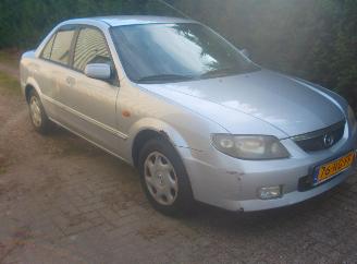 Coche accidentado Mazda 323  2003/9