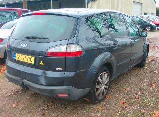 Ford S-Max  picture 3