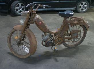 krockskadad bil fiets Overige  peugeot brommer klassieke bromfiets 1964/1