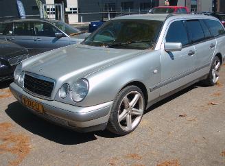 Coche accidentado Mercedes E-klasse 240 classic 1998/1