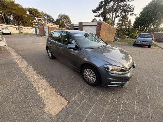 skadebil auto Volkswagen Golf 1.0 TSI 110PK 6-bak NAVI /CLIMA/CARPLAY/LED 2017/9