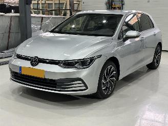 Unfallwagen Volkswagen Golf TSI R-LINE DSG IQ LED / BLIND SPOT / CAMERA / STUURVERW VOL! 2021/11