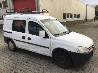 Vaurioauto  passenger cars Opel Combo -C-VAN 1.6 benzine / lpg met lichte schade 2006/7