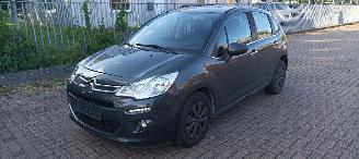  Citroën C3 1.2 Benzine 82pk Airconditioning CruiseControl Leren-Stuurwiel Mistlampen Led-Dagrijverlichting 4x elektrische ruiten Radio Multikleuren display MirrorLink Apple CarPlay mistlampen Parkeersensoren 2016/6