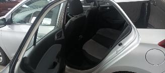 Hyundai I-20 Bj:03-2015 1.2-16v benzine Airco Elektrische ramen Elektrische-spiegels centrale vergrendeling met afstandsbediening picture 9