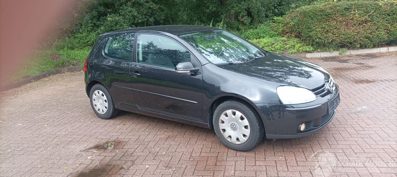 Volkswagen Golf Bj:12:2006 1.4-benzine Climatecontrol CruiseControl Leren-Stuurwiel Mistlampen Parkeersensoren achter Trekhaak afneembaar Metallic Lak