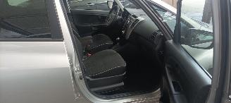Kia Venga Bj:08-2013 1.6-benzine Automatik Climatecontrol Stoelverwarming Lichtautomaat Privacyglas Leren stuurwiel Keyless entry armsteun voor en achter Trekhaak Mistlampen 16-inch velgen picture 13