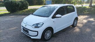damaged passenger cars Volkswagen Up! Bj:12-2013 Move Up! Leren bekleding Airconditioning stoelverwarming Leren stuurwiel Centrale vergrendeling met afstandsbediening 2013/12
