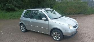 damaged passenger cars Volkswagen Lupo Cambridge Edition 1.4-Mpi 1e eigenaar (1945) Elektrische ramen Schuifdak centrale vergrendeling Leren stuurwiel 14 inch Cambridge velgen 2003/2