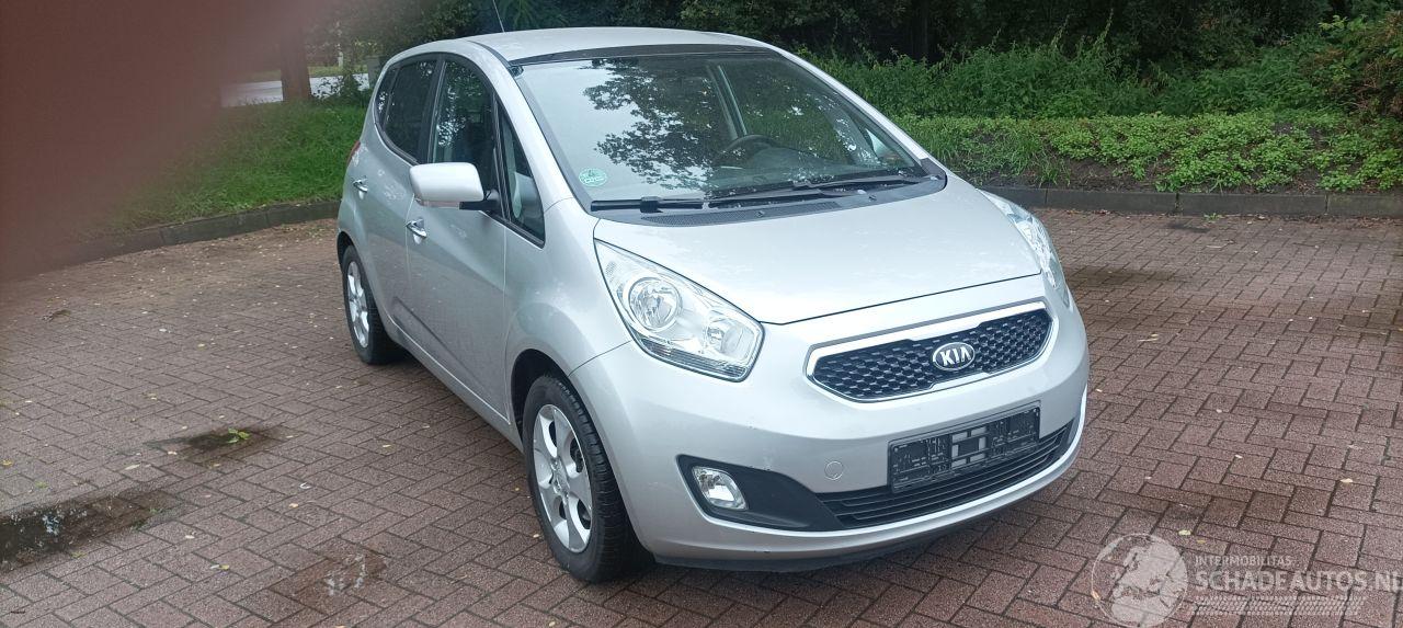 Kia Venga 1.6-16v Automaat Keyless entry Climatecontrol Stoelverwarming Lichtautomaat Privacyglas armsteun voor en achter Trekhaak Parkeersensoren 4xelek ramen Elektrische-spiegels met verwarming mistlampen 16 inch velgen