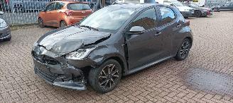 Unfallwagen Toyota Yaris 1.5-Hybrid Full-Led Navi Climatecontrol CruiseControl Stoelverwarming Lichtautomaat Achteruitrijcamera Keyless entry armsteun 2020/12