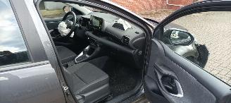 Toyota Yaris 1.5-Hybrid Full-Led Navi Climatecontrol CruiseControl Stoelverwarming Lichtautomaat Achteruitrijcamera Keyless entry armsteun picture 16