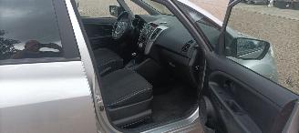 Kia Venga 1.6-Benzine Automatik Climatecontrol Keyless entry 4xelektrische ramen Elektrische-spiegels met inklap stand Stoelverwarming Lichtautomaat Privacyglas Trekhaak Parkeersensoren achter Mistlampen 16-inch Kia velgen picture 12