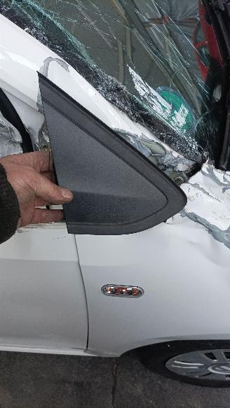 Volkswagen  Bj: 12-2013 1.0-Mpi Move Airconditioning stoelverwarming Elektrische ramen Leder stoelen picture 20