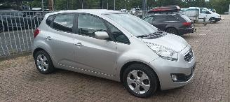 Kia Venga Bj: 8-2013 1.6-DOHC Automaat Dream Team Stoelverwarming Lichtautomaat Privacyglas Climatecontrol 4xElek ramen Elektrische-spiegels met inklap stand Parkeersensoren achter Trekhaak Mistlampen 16-inch Kia velgen Keyless entry picture 5