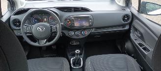 Toyota Yaris Facelift model Edition 1.5VVTI-E Airconditioning stoelverwarming Multicolor Display Met Navi voorbereiding Achteruitrijcamera Regensensor Licht assistent Drivelane assistent Leren multi stuurwiel Mistlampen 15-inch Toyota velgen picture 33