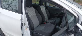 Toyota Yaris Facelift model Edition 1.5VVTI-E Airconditioning stoelverwarming Multicolor Display Met Navi voorbereiding Achteruitrijcamera Regensensor Licht assistent Drivelane assistent Leren multi stuurwiel Mistlampen 15-inch Toyota velgen picture 32