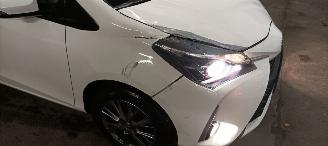 Toyota Yaris Facelift model Edition 1.5VVTI-E Airconditioning stoelverwarming Multicolor Display Met Navi voorbereiding Achteruitrijcamera Regensensor Licht assistent Drivelane assistent Leren multi stuurwiel Mistlampen 15-inch Toyota velgen picture 10