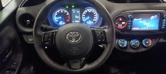 Toyota Yaris Facelift model Edition 1.5VVTI-E Airconditioning stoelverwarming Multicolor Display Met Navi voorbereiding Achteruitrijcamera Regensensor Licht assistent Drivelane assistent Leren multi stuurwiel Mistlampen 15-inch Toyota velgen picture 24