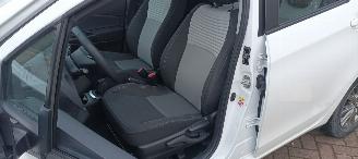 Toyota Yaris Facelift model Edition 1.5VVTI-E Airconditioning stoelverwarming Multicolor Display Met Navi voorbereiding Achteruitrijcamera Regensensor Licht assistent Drivelane assistent Leren multi stuurwiel Mistlampen 15-inch Toyota velgen picture 23