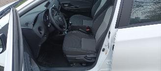 Toyota Yaris Facelift model Edition 1.5VVTI-E Airconditioning stoelverwarming Multicolor Display Met Navi voorbereiding Achteruitrijcamera Regensensor Licht assistent Drivelane assistent Leren multi stuurwiel Mistlampen 15-inch Toyota velgen picture 22